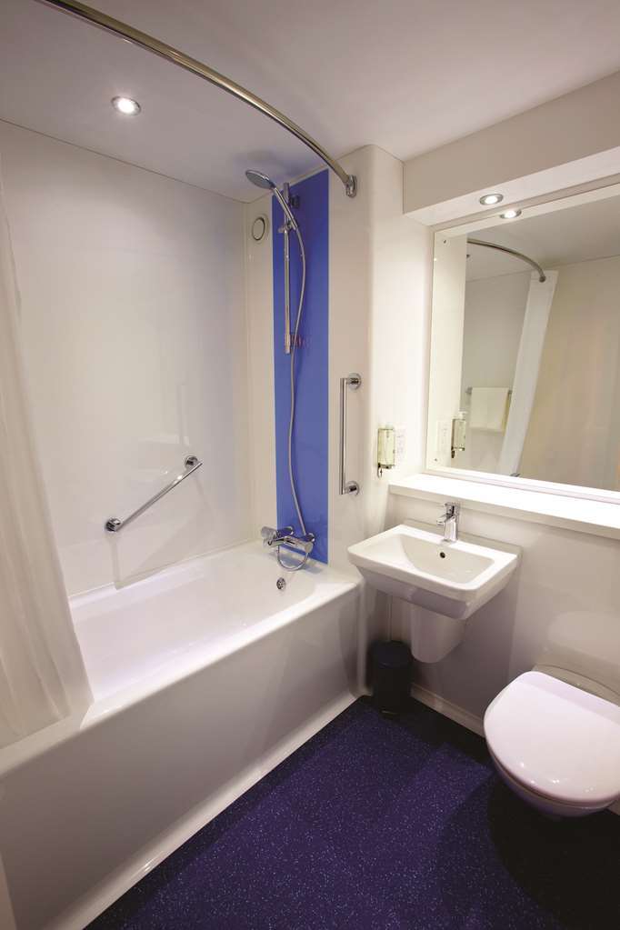 Travelodge Falkirk Room photo